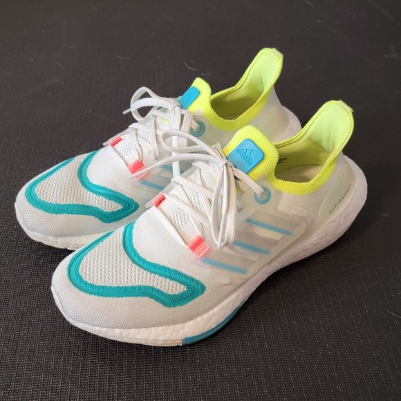 Adidas Ultraboost 22 - Picture 1 of 8